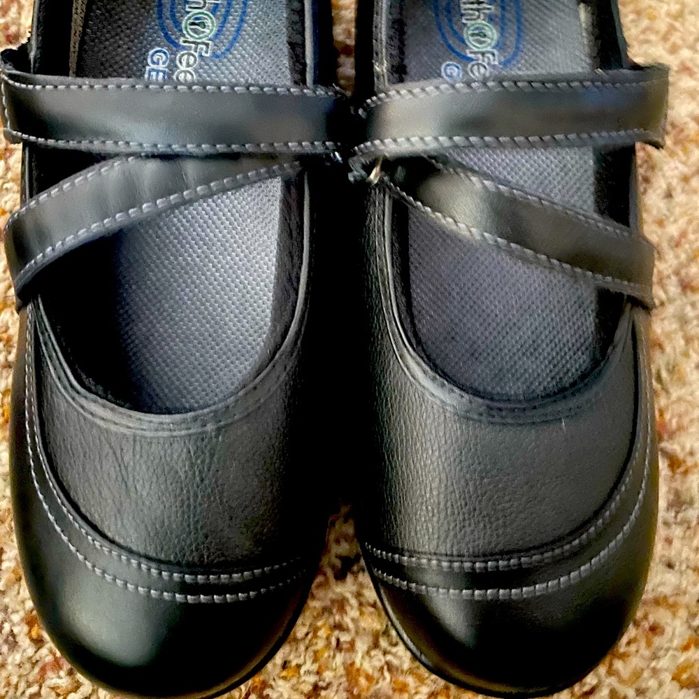 OrthoFeet Gel Shoes 7 Wide NEW
